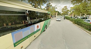 Lateral de un autobús interurbano con publicidad