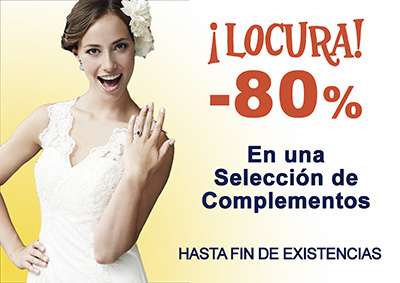 Escaparate con un anuncio de rebajas